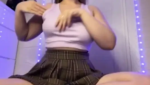 Jucielussie riding on the huge dick