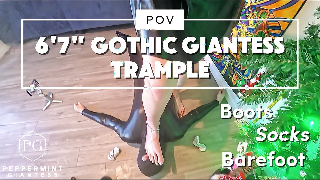 6'7 vysoká gotická obryně šlapání POV: Rozdrcení bot - Ponožky - Bosý obličej Sit & Toe Sání
