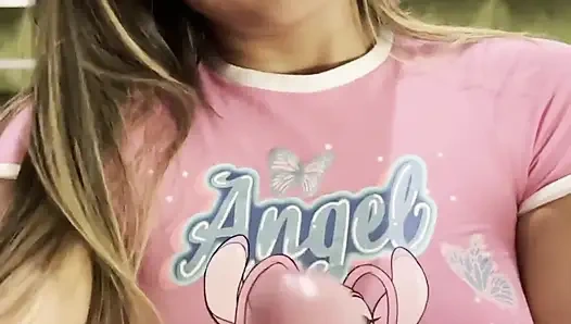 Einen eingeölten rosa schönen schwanz streicheln