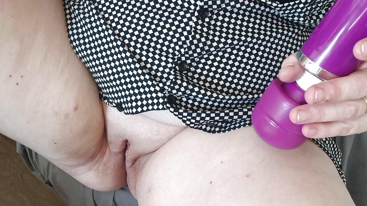 Stepmom masturbating without me !!!! DRESS