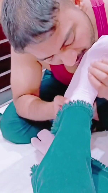 "Tanrıça Fatima Sock Lick" den muhteşem an