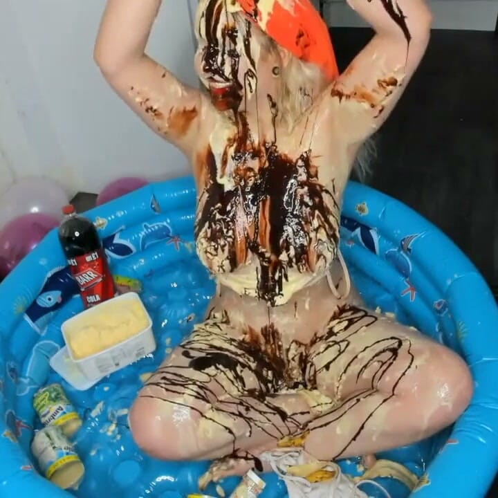 Holly kitten ice cream sundae