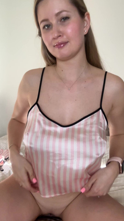 Você chuparia meus mamilos duros? 😍