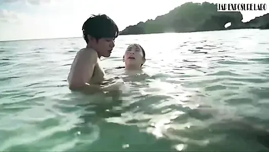 Gravure Idol Behind-the-scenes in Okinawa, a Daring off-camera Moment Captured Discreetly 3rd