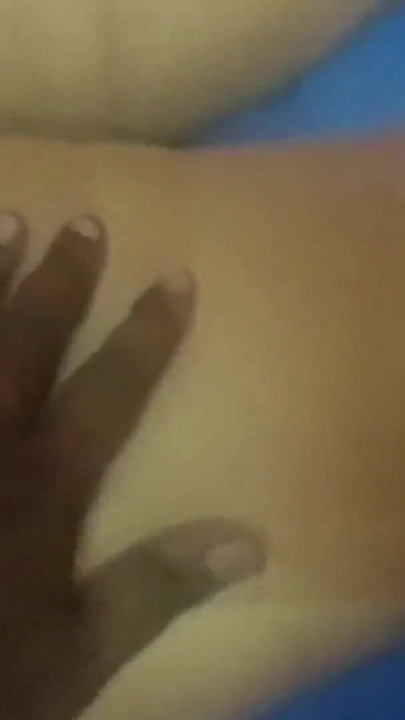 Mora se videti trenutak od "Tamilska bucmasta tetka sa jasnim zvukom"
