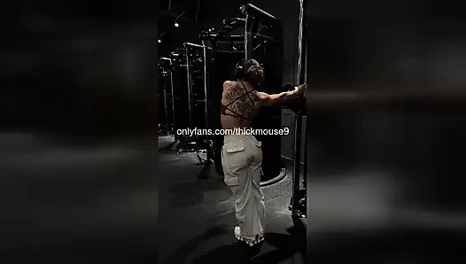 18 yaşındaki kızın canlı amcık sızıntısı: kazara fışkırtma sel sohbeti!