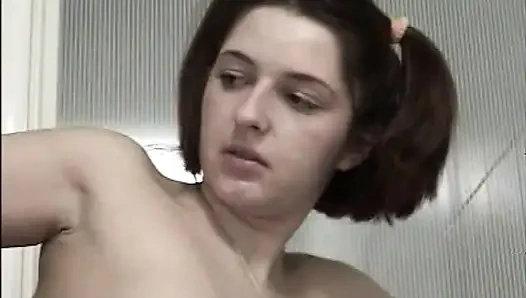 Memek sempit gadis remaja polos dientot habis-habisan di kamar mandi sampai dicrot di mulut sama kontol besar