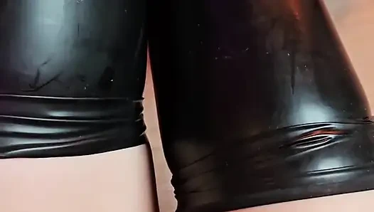 Lateks dildo ayakla mastürbasyon