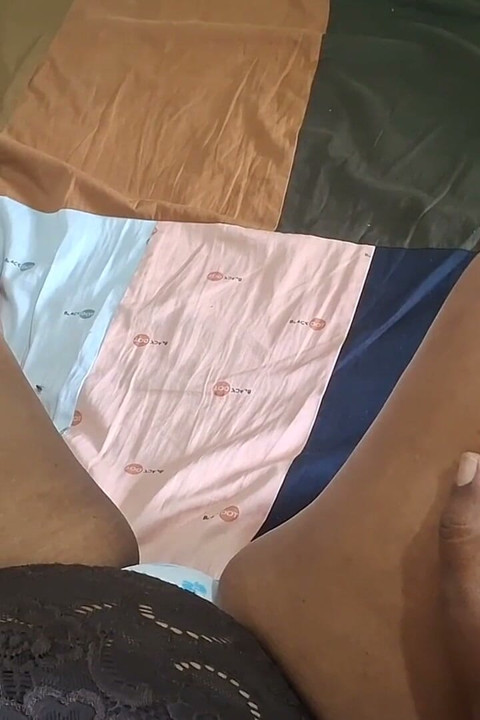 Ibu tiri semok dengan toket besar alami