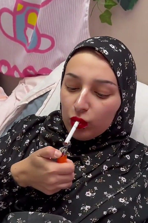 Muslim Stepmommy Smoking on Bedroom