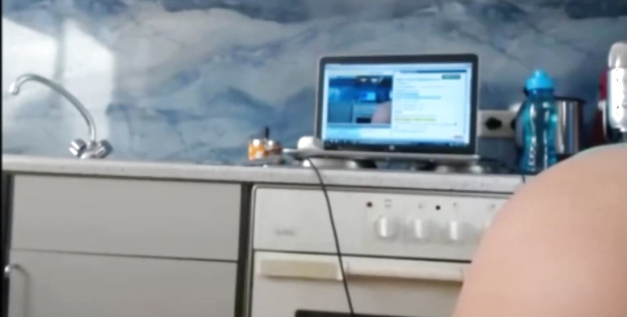 Seksi dea canlı yayında twerk yapıyor