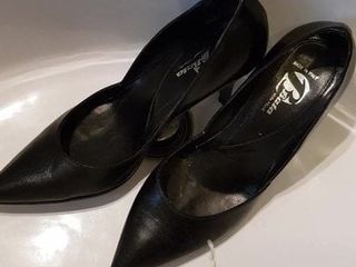 Tribute of piss on her shoes