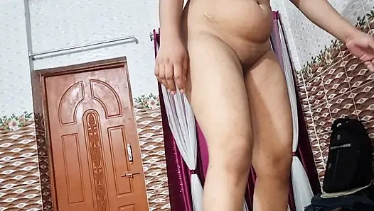 Dia menyetubuhiku dengan sangat keras. Cowgirl keras Bangladesh menyetubuhi memek