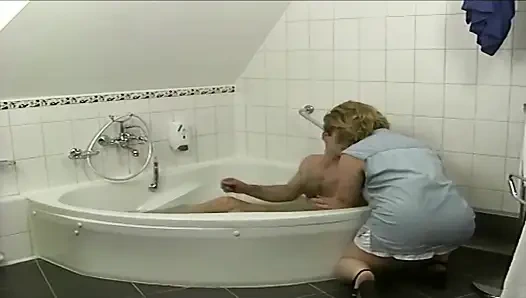 От стирки на спине в кровать