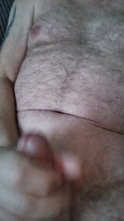 Quick wank - Hairy UK man plays
