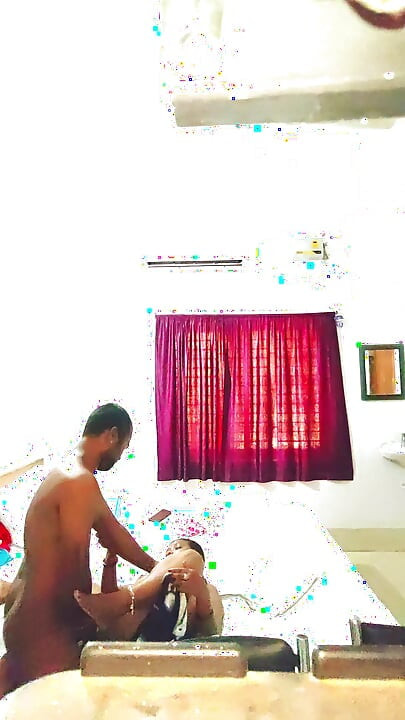 Mitrachi aai Mota lauda ghusai kamwali bai ke chut me