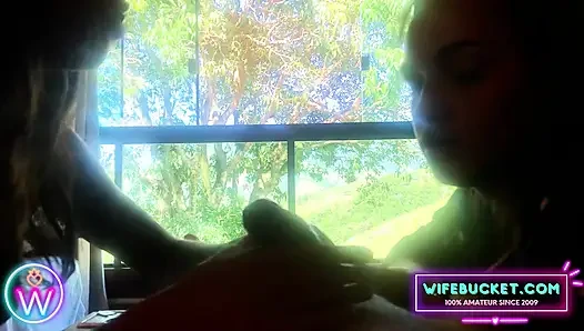WifeBucket Amateurs - мои 2 шлюховатые нимфы присоединились ко мне для тройничка полностью рук