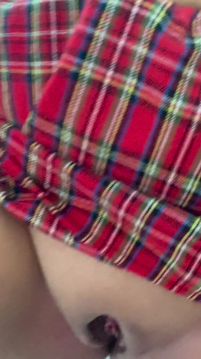 Adik tiri bertetek besar tanpa seluar dalam menonton TV dan membelai dirinya panas | Klip 2