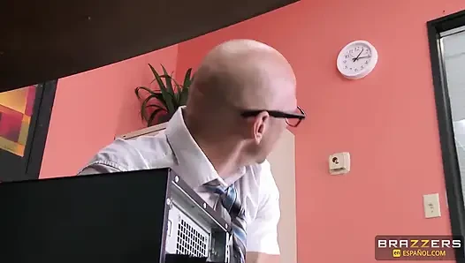 Brazzers - ein gewöhnlicher Bürotag spiralt zu unerwartetem Chaos, als er ankommt