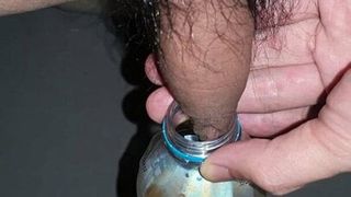 Mrasianchubby - pissen in de fles