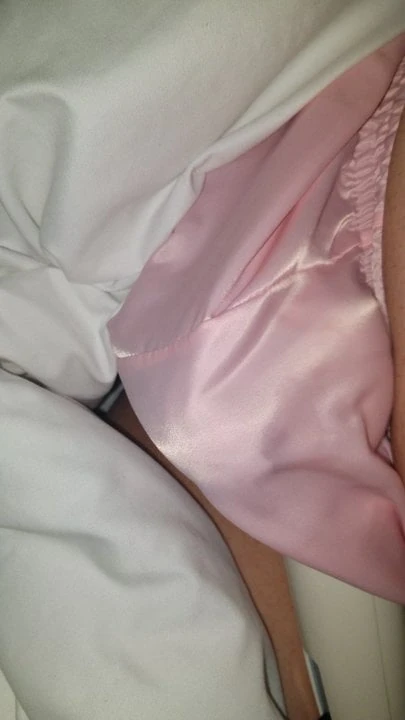 Hands free magic wand and pink shorts
