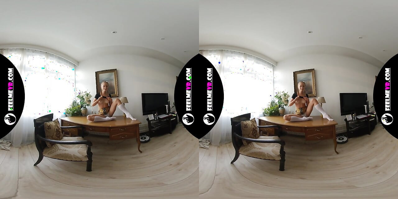 Layza Teeny Model Naked in Photoshoot 3D Vr180 Backstage