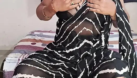 Selera, necter-ku yang cantik banget di balik kain sprei hitam
