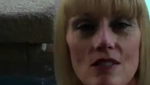 Havuz kenarında baştan çıkarma çıldırıyor