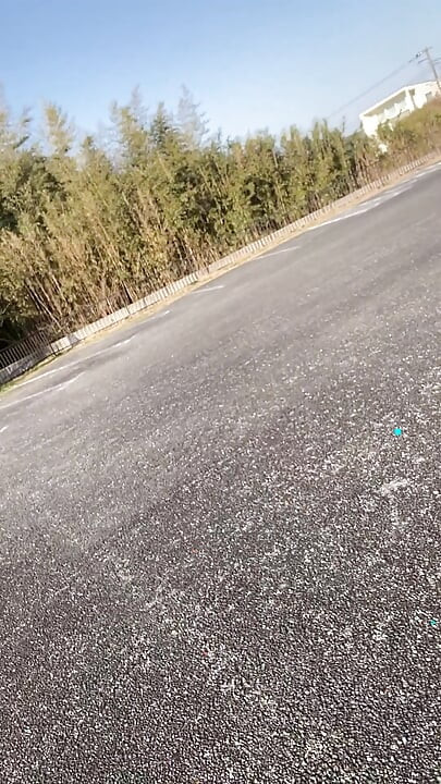 N° 150, tucking exposé sur le parking pendant la pause
