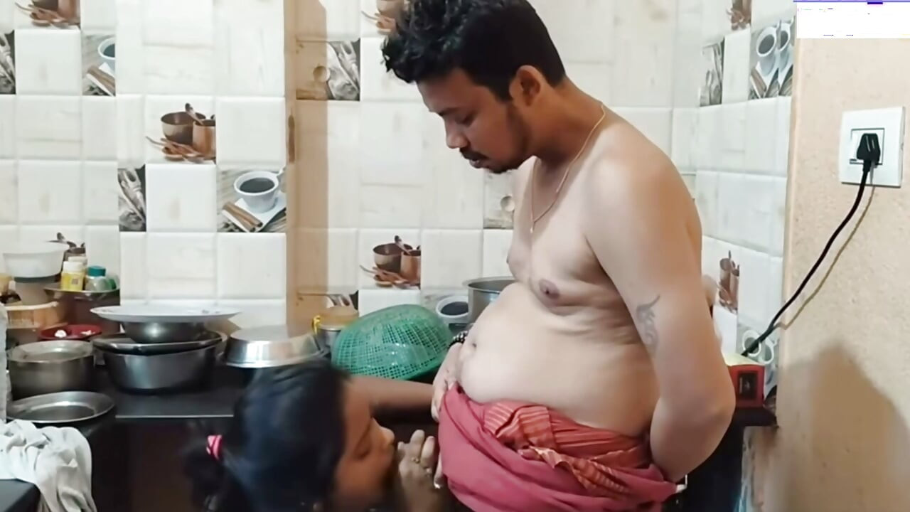 Chachi ke bade bade dodh dekh kar jabbar dasti ghori bna kar pela