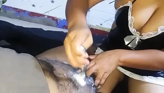 Mencukur penis dan peler tetanggaku, dengan cara kuno, kontolnya yang dicukur terlihat sangat lezat, dan aku memberinya yang pertama