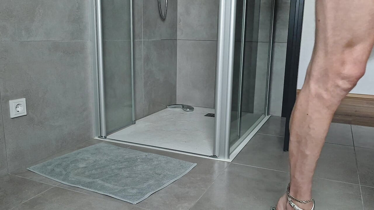 Cuky în baie