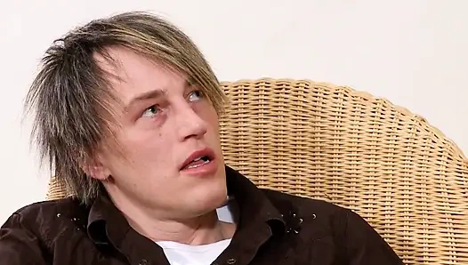 Blondes teen wird von stiefvater und seinem freund gefickt