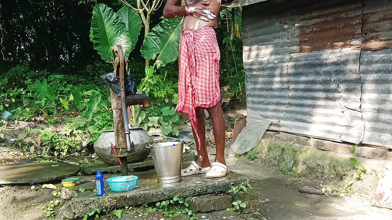Tha guy is to hot love this style bath