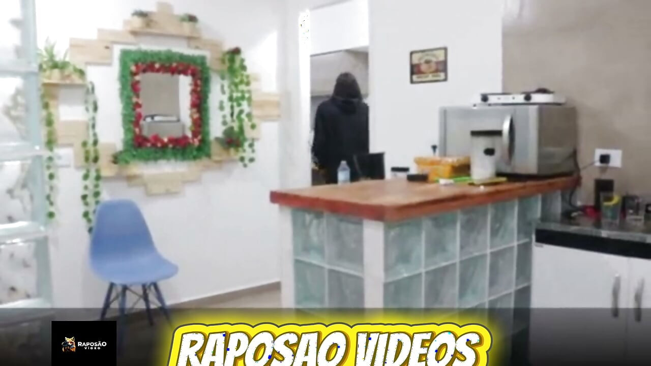 Naughty diarist sees the boss lying down and goes to his dopau company
