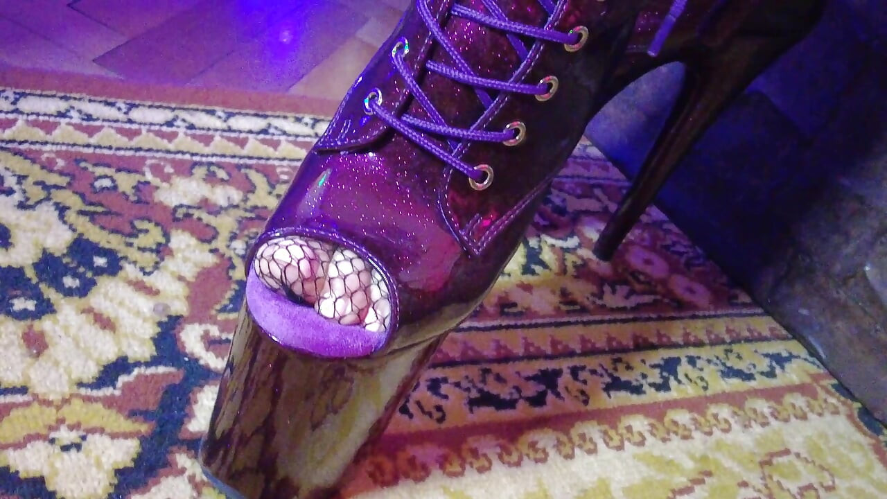 Dominatix Eva Latex Femdom Fetish Purple Rubber Big Ass MILF BDSM Solo Fuck Machine Hot High Heels