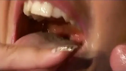 Стюардесса и пилот трахаются в задницу