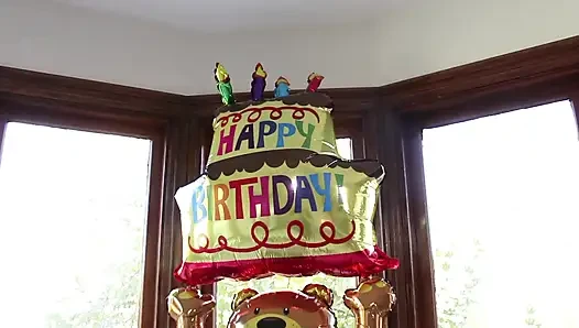 Çarpıcı bebek Sienna Day ateşli lezbiyen orta yaşlı seksi kadınla oynuyor