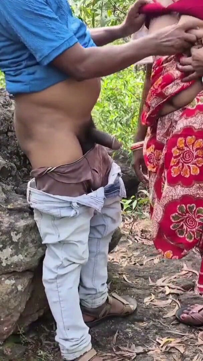 Sona bhabhi outdoor fucking with  her brother-in-law, Sali jamaibabu chudachudi bengali audio | Clip 2