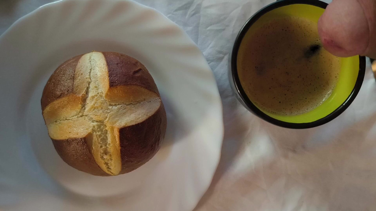 頼まれた通り、コーヒーにおしっこをかけて、うちのウサギも何かもらった