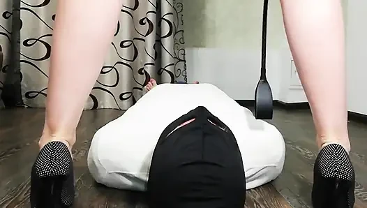 Budak seks jilat kaki dan memekku, kencing di mulutnya, dudukin muka budak seksnya