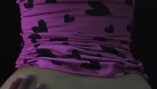 Зрелая смотрит телевизор