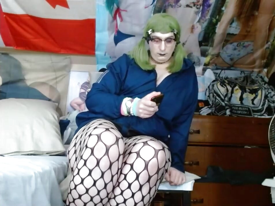 น้องสาวอ้วนเย็ดเต้นให้ผู้ชายดูถูกและหัวเราะที่ Oink