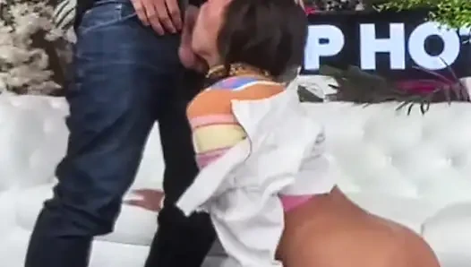 Sasha Tatcha'nın amcığı sikiliyor ve altın duş alıyor!