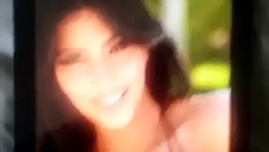 Cumming için kim kardashian