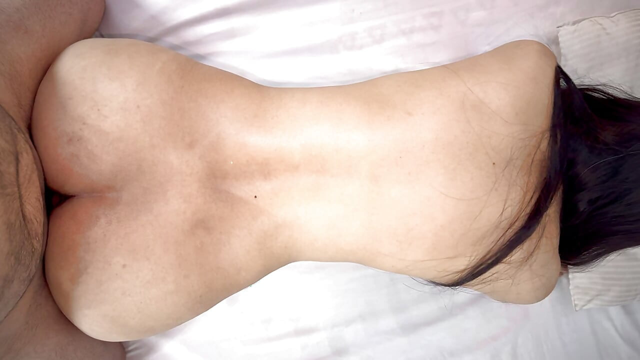 HOTEL WETER KE SATH KI CHUDAI NRI LADY NE MASSAGE AND HARDCORE FUCKING