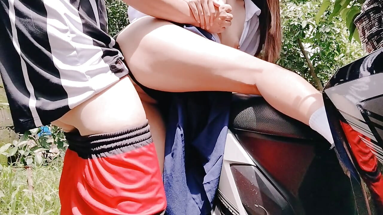 DRIVER FUCK HARDCORE A 18+ STUDENT IN OUTDOOR GOES VIRAL ON INTERNET