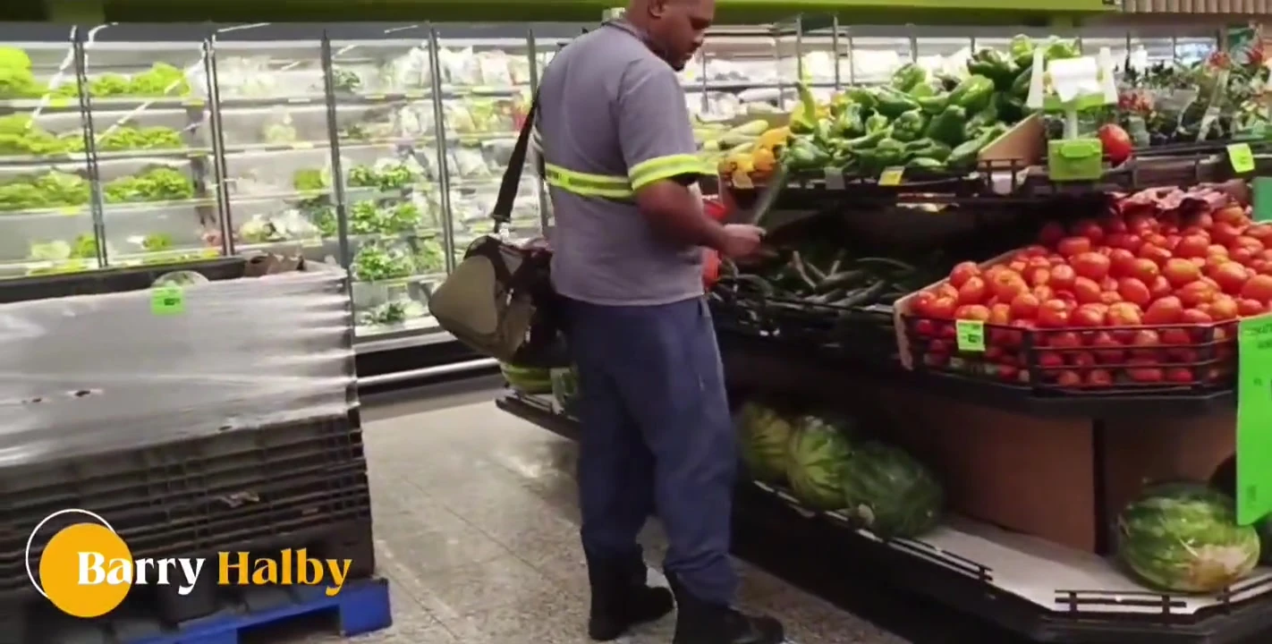 Süpermarket banyosunda ateşli adamı emdim.