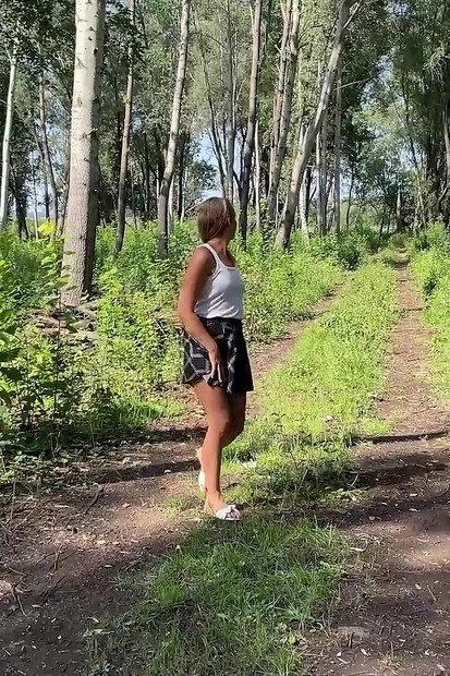 Stood Up Sprinkling oleh Got2Pee di mana awek datang ke kencing