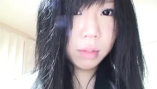 Hassas Japon amcığı için sert yarak